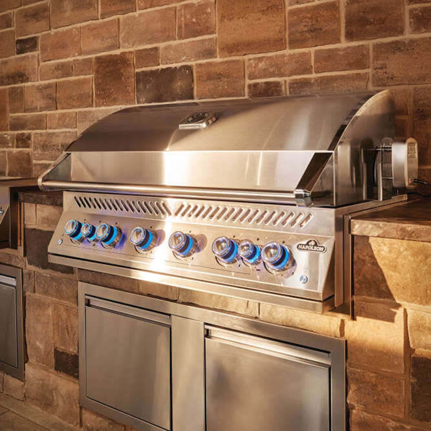 Napoleon Built-In 700 Series 44-inch Gas BBQ Grill with Rear Infrared Burner BIG44RB-1