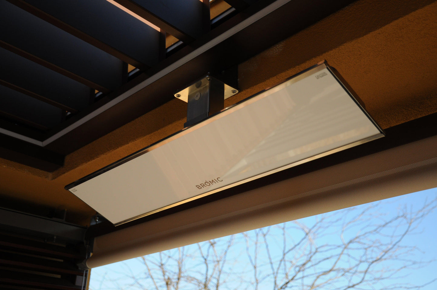 Bromic Heating Platinum Smart-Heat 50" 3400 Watt 208V White Electric Patio Heater