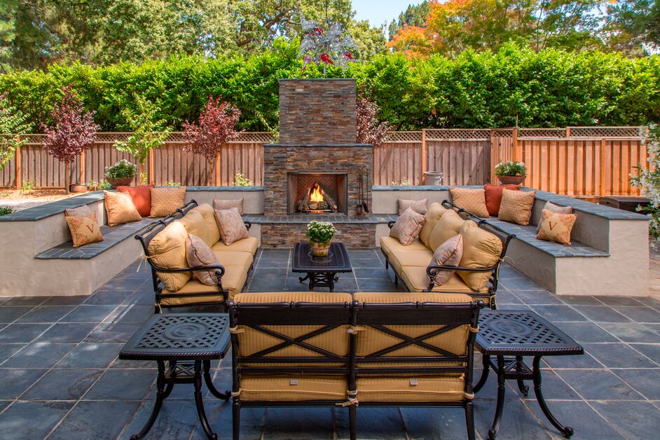 Majestic Courtyard 42" Traditional Outdoor Vent Free Natural Gas Fireplace With Traditional Stacked Concrete Refractory and IntelliFire Ignition System