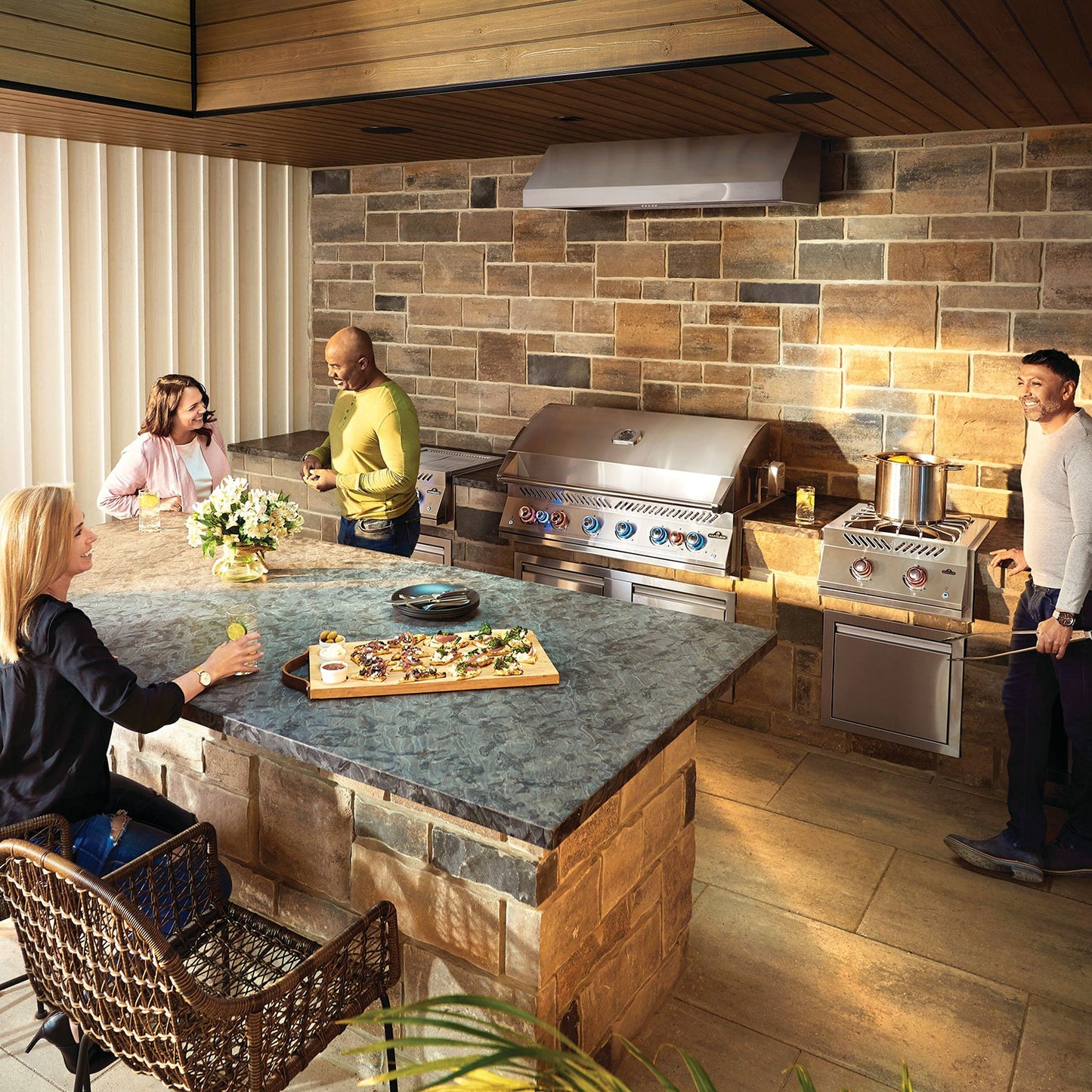 Napoleon Built-In 700 Series 44-inch Gas BBQ Grill with Rear Infrared Burner BIG44RB-1