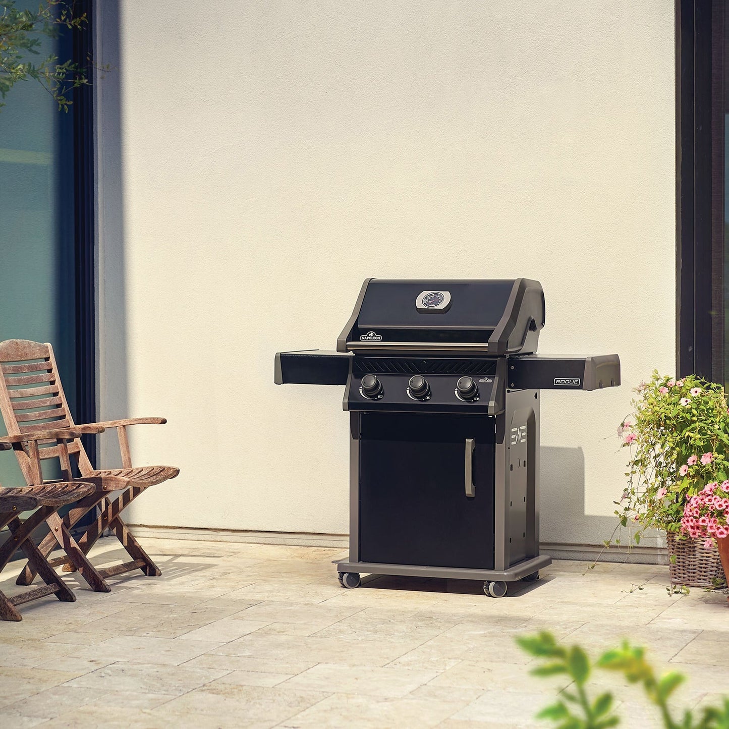 Napoleon Rogue 425 Gas BBQ Grill (Black) 3-Burner