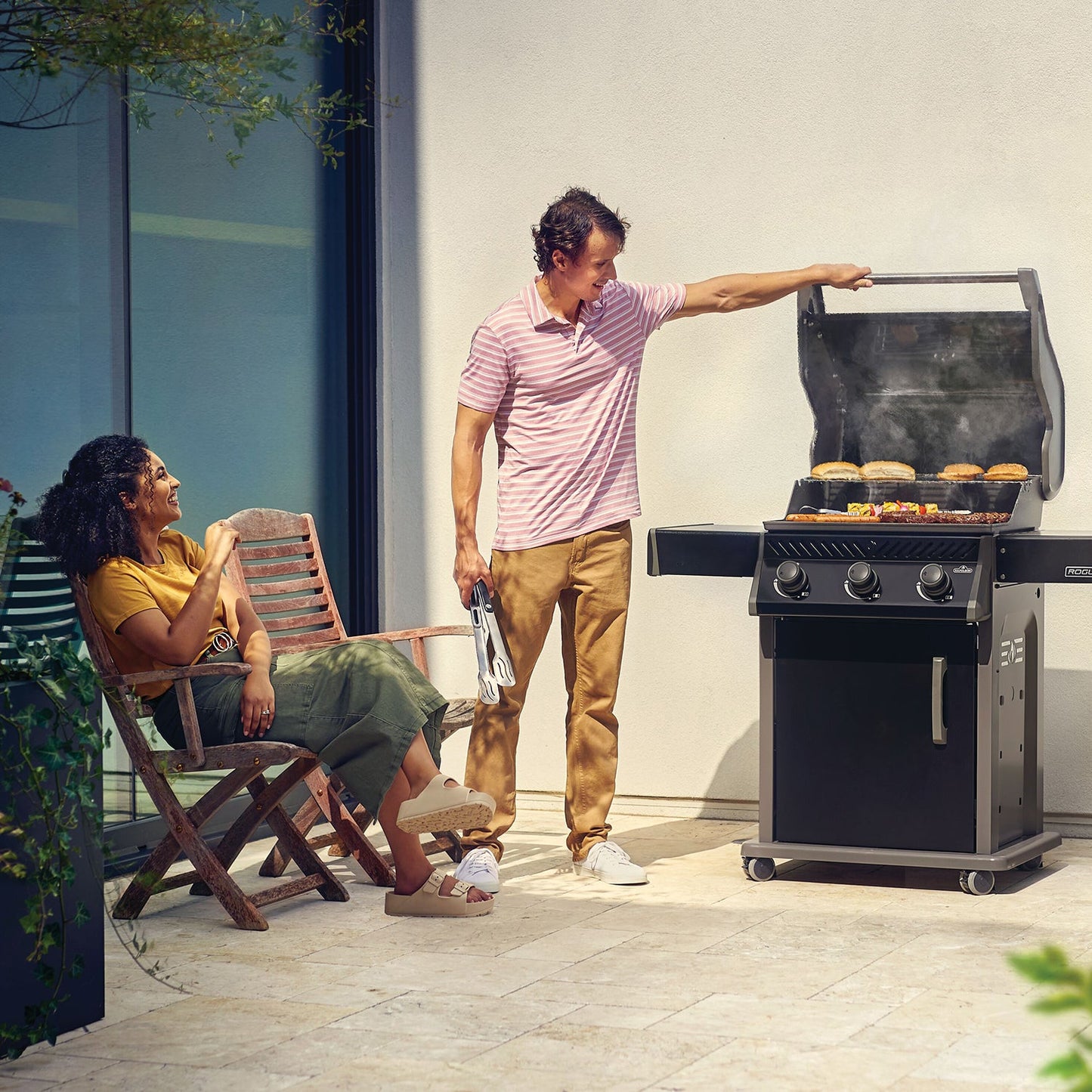 Napoleon Rogue 425 Gas BBQ Grill (Black) 3-Burner