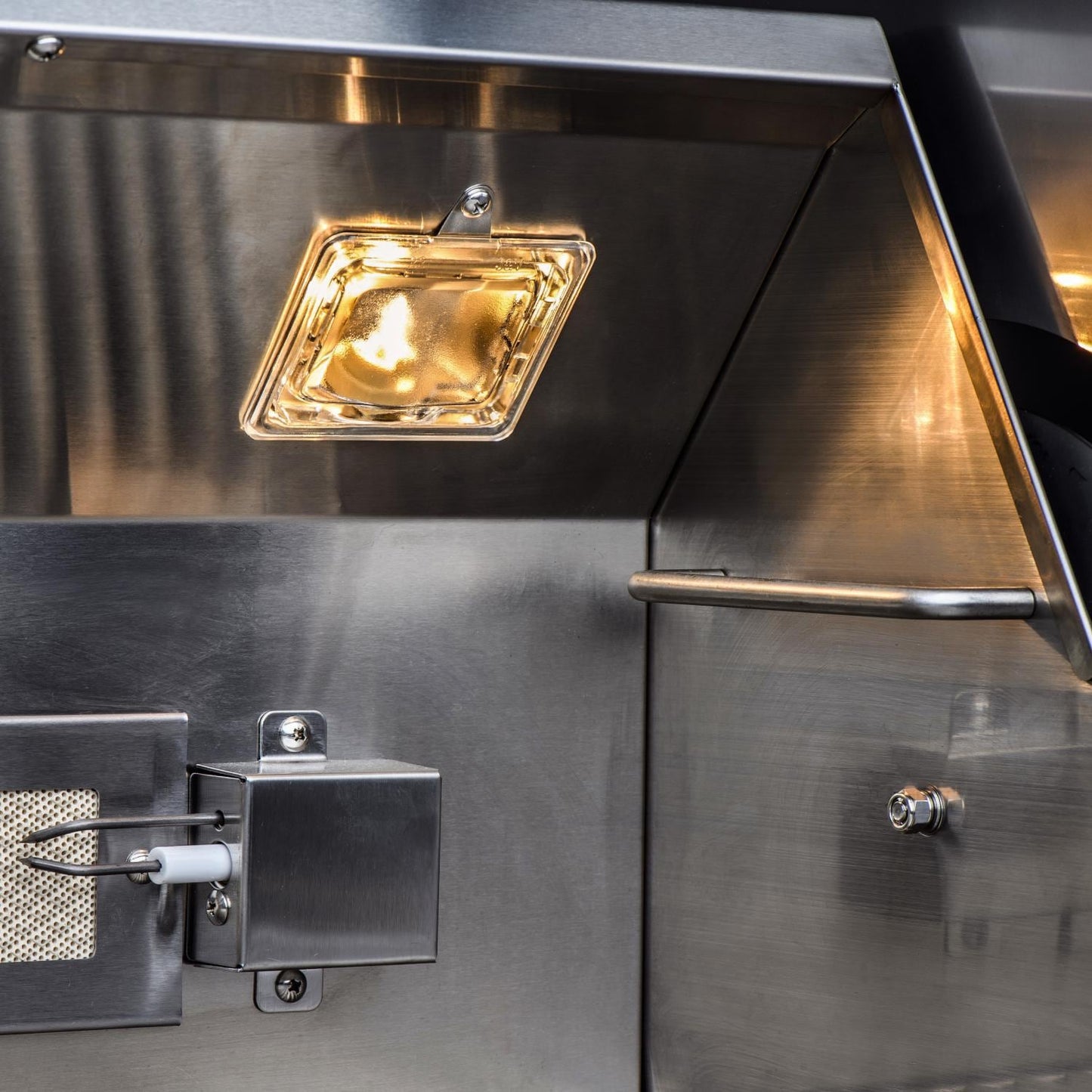 Blaze Professional LUX 44" 4-Burner Built-In Natural Gas Grill With Rear Infrared Burner (BLZ-4PRO-NG)