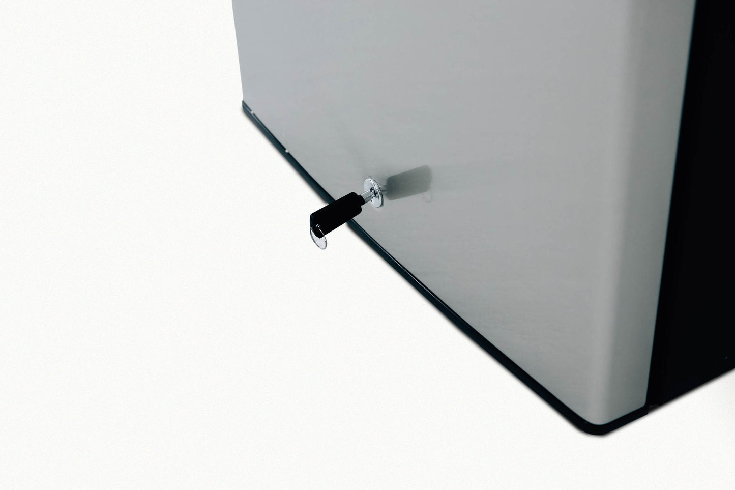 21" 4.2C Compact Refrigerator w/ Reversible Door