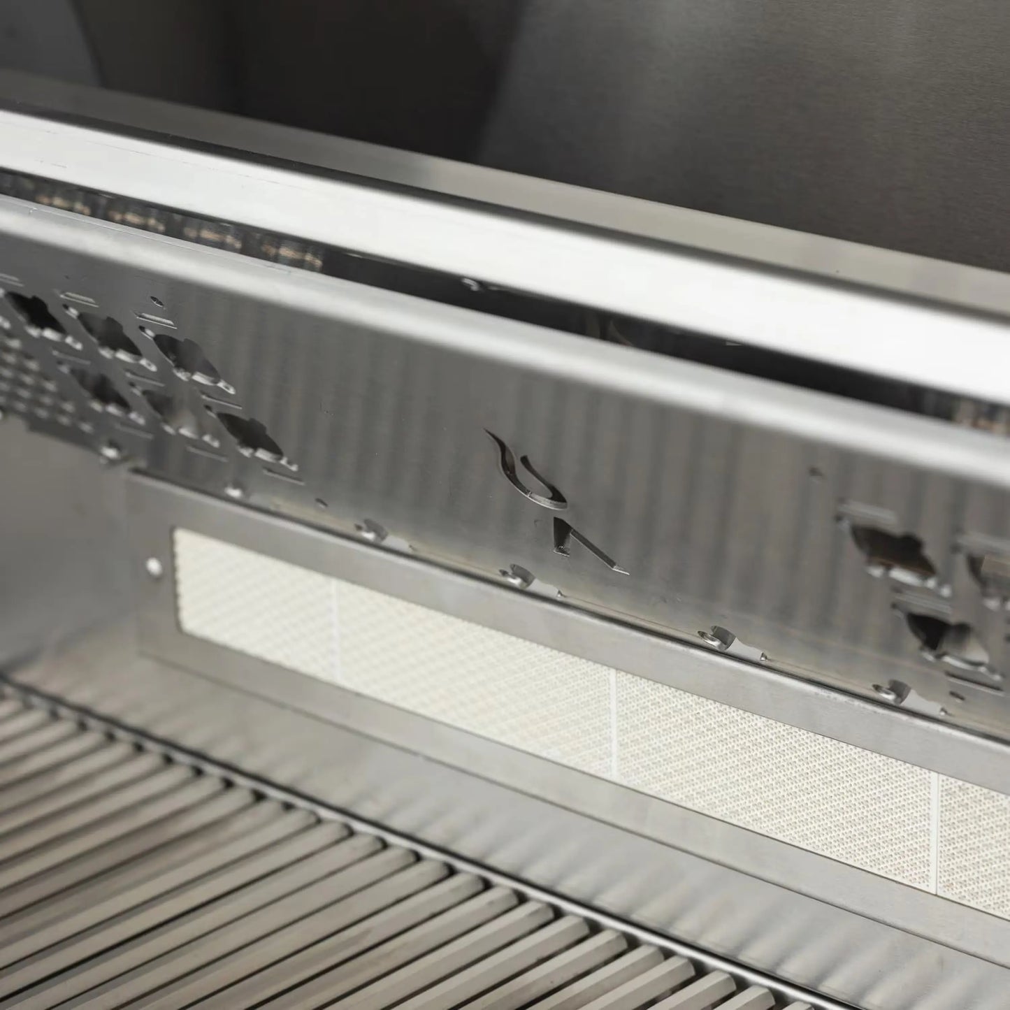 Blaze LTE PRO 32" 4 Burner Built-in Natural Gas Grill with Digital Temperature Screen & Rear Infrared Burner (BLZ-4LTEPRO-NG)