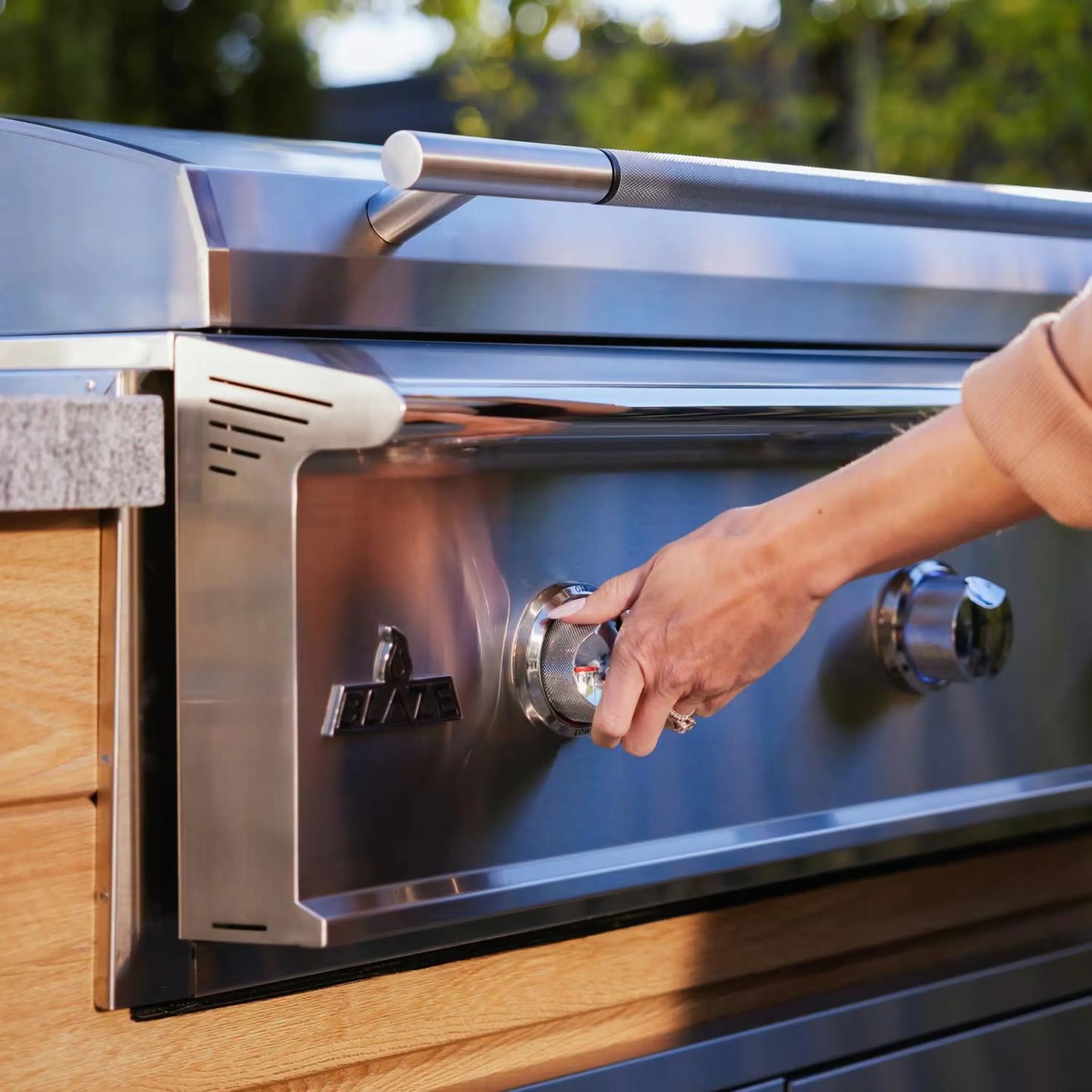 Blaze LTE PRO 40" Built-in Natural Gas Griddle with Digital Temperature Screen & Lift-Assist Lid (BLZ-GRIDDLE40-NG)