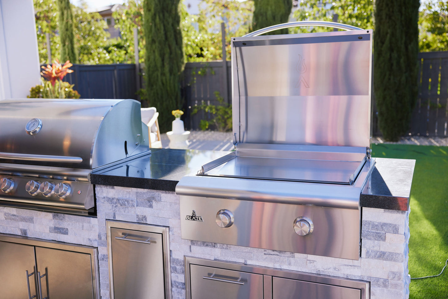 Blaze LTE+ 30" Built-in Natural Gas Griddle with Lift-Assist Hood (BLZ-GRIDDLE-LTE3-NG)
