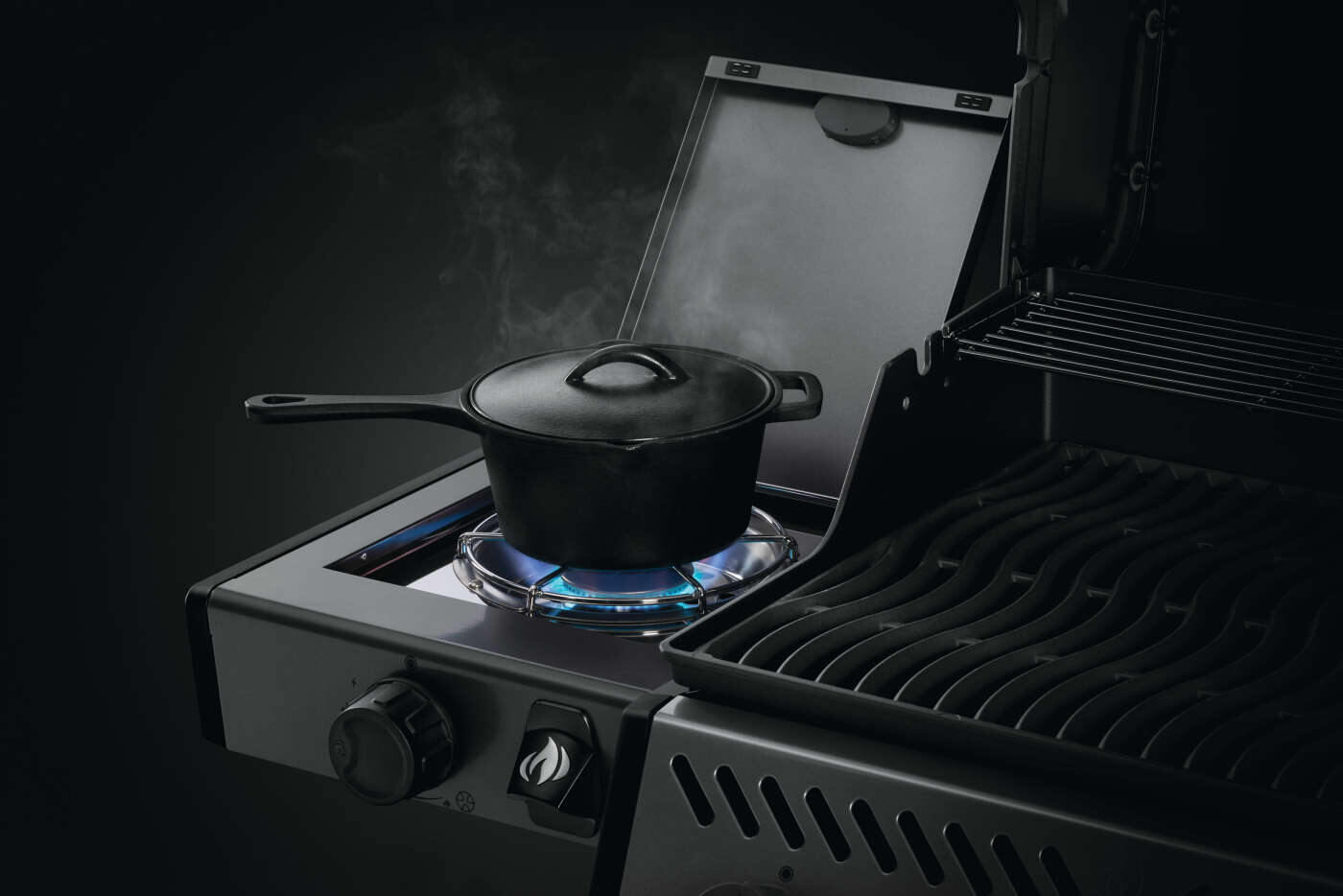 Napoleon Freestyle 425 SB with Range Side Burner