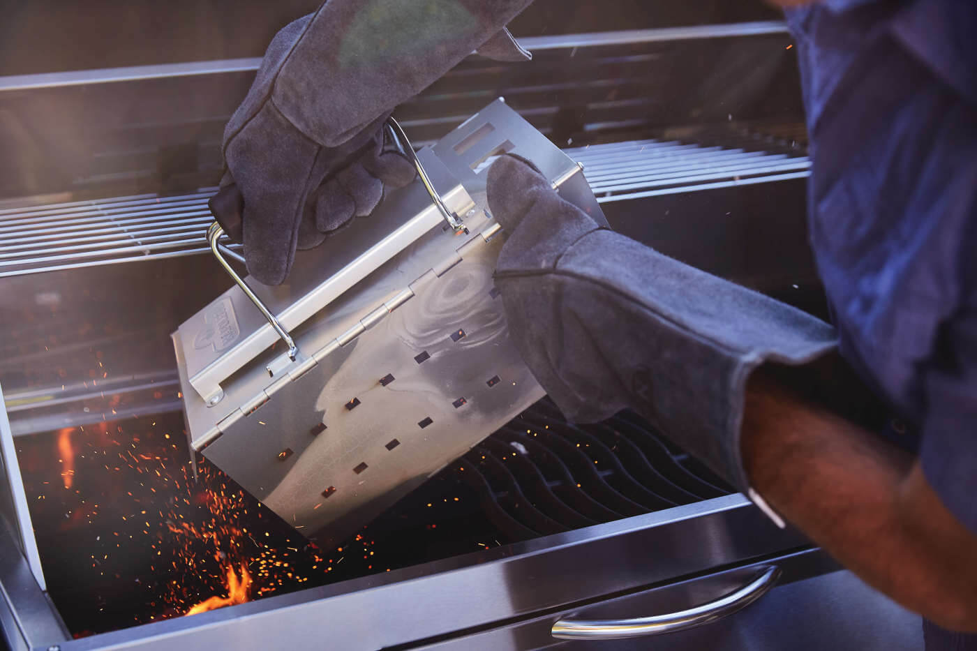 Napoleon Professional 605 Charcoal Cart Full Size Cart Grill