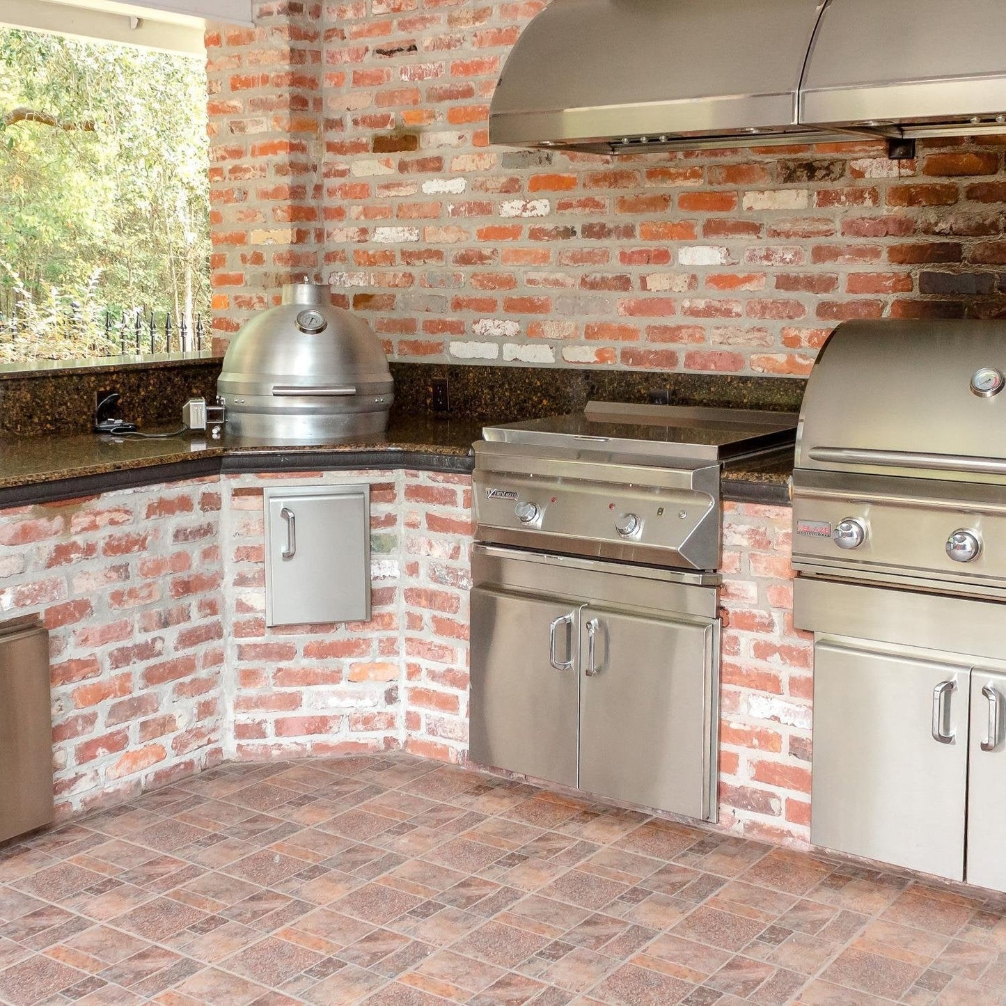 Blaze 20" Cast Aluminum Kamado Grill (BLZ-20-KAMADO)
