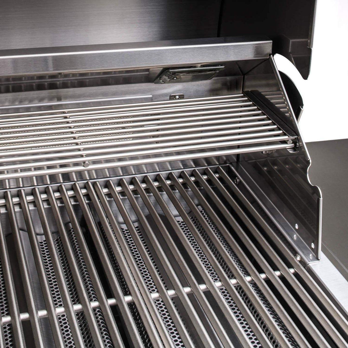 Blaze Grill Package - Premium LTE Marine Grade 32" 4-Burner Built-In Liquid Propane Grill, Side Burner and Beverage Center