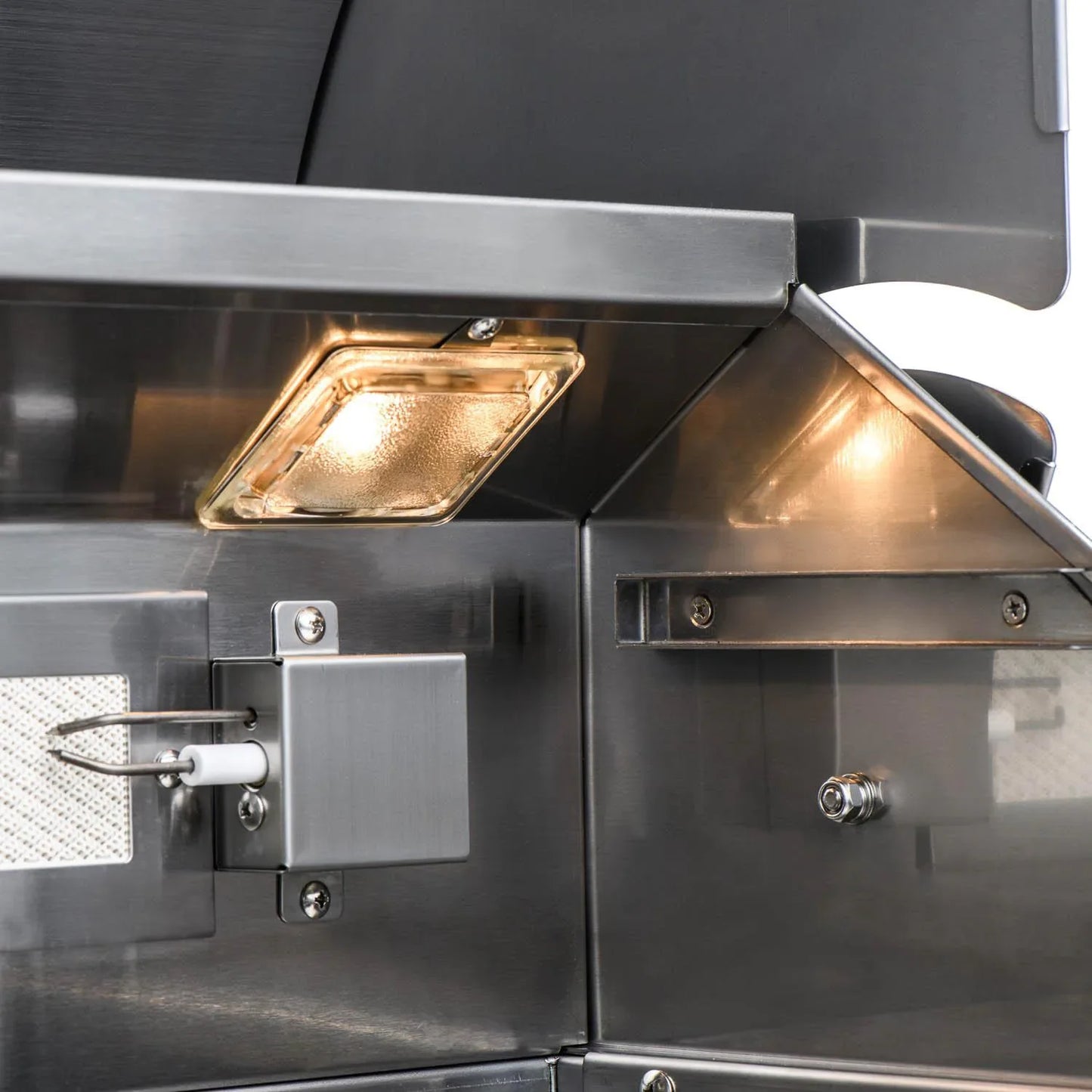 Blaze 6 ft BBQ Island with Premium 32" LTE Series Natural Gas Grill in Stainless Steel (BLZ-SS-ISLAND-4LTE2-NG)
