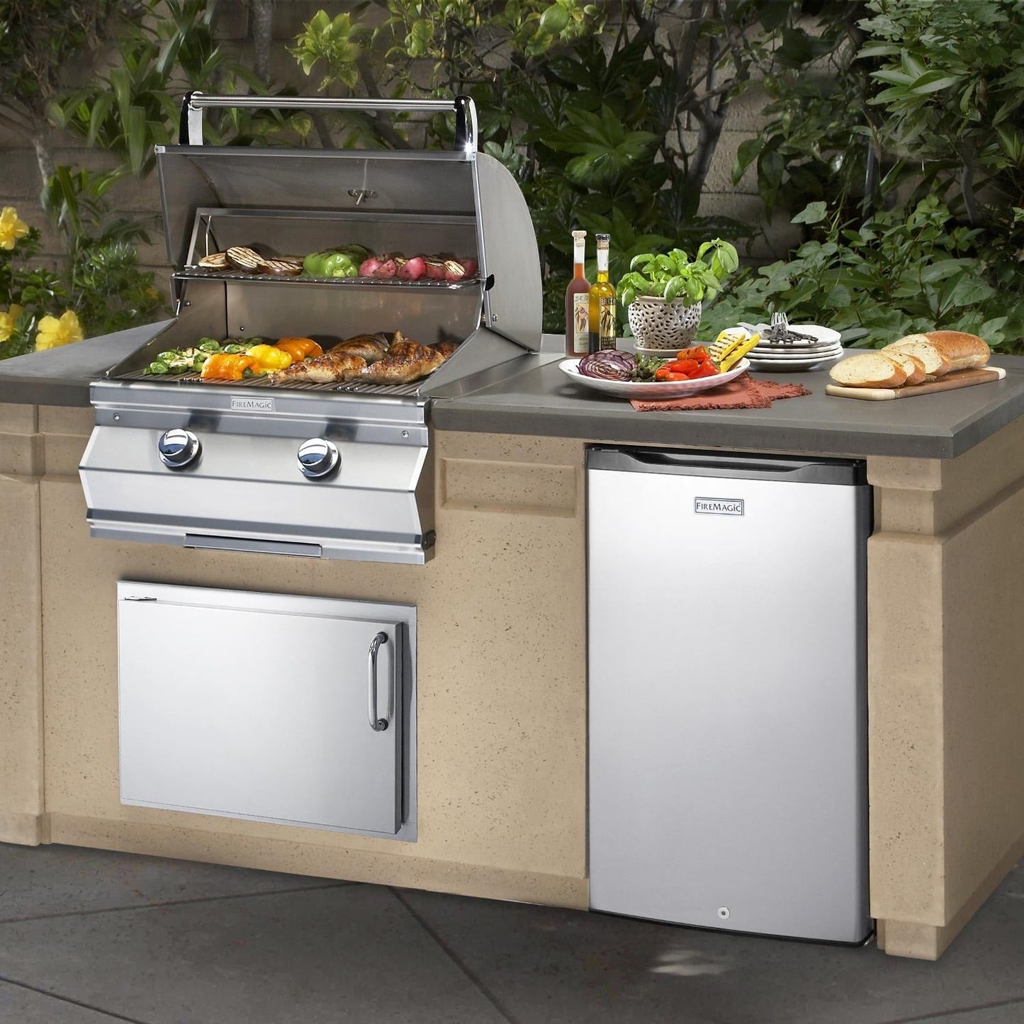 Fire Magic Choice C430i 24" Built-In Gas Grill with Analog Thermometer (C430I-RT1P)