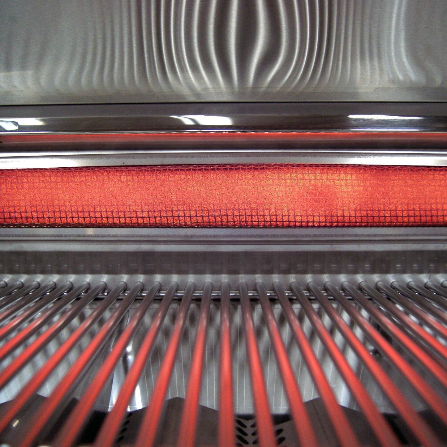 Fire Magic Aurora A830S 46" Natural Gas & Charcoal Combo Grill With One Infrared Burner, Rotisserie, And Analog Thermometer (A830S-8LAN-61-CB)